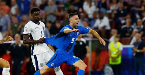 England top group, Slovenia through after 0.